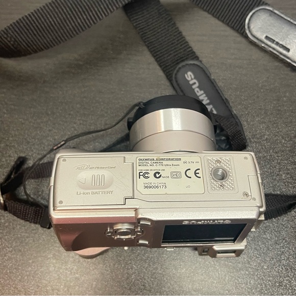Olympus Camedia C-770 Ultra Zoom 4MP Digital Camera - W/ Battery, Strap & SD - Picture 10 of 14